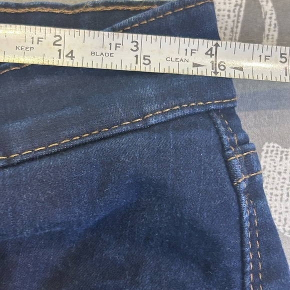 πβLevi'sβ Ladies Classic Mid-Rise Skinny Dark Denim Jeans π - Picture 8 of 12